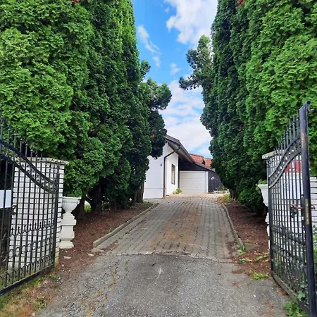 Apartma Grlica Apartment *